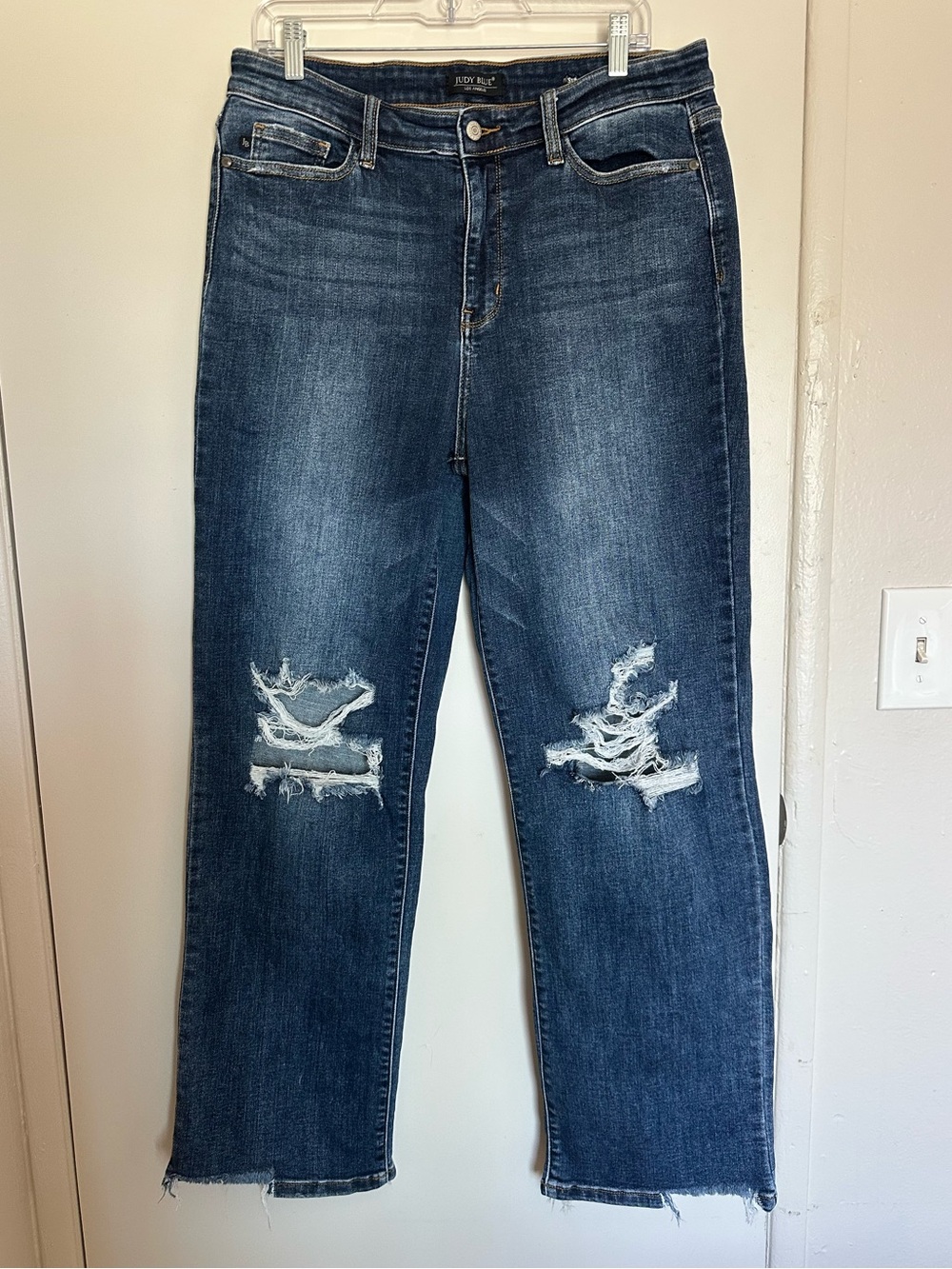Judy Blue Women’s Dark Blue Straight-Leg Distressed Jeans Size: 15|32